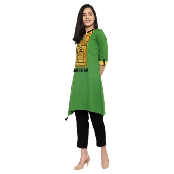 Aksha Women's Mehandi Green C Cut Kurti