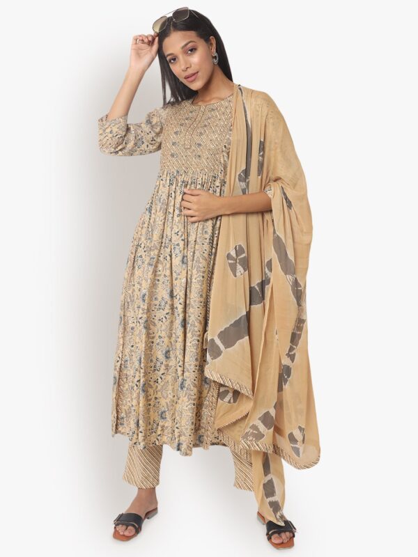 Heart Touching Golden Naira Cut Suit1