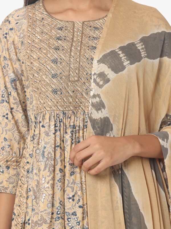 Heart Touching Golden Naira Cut Suit4