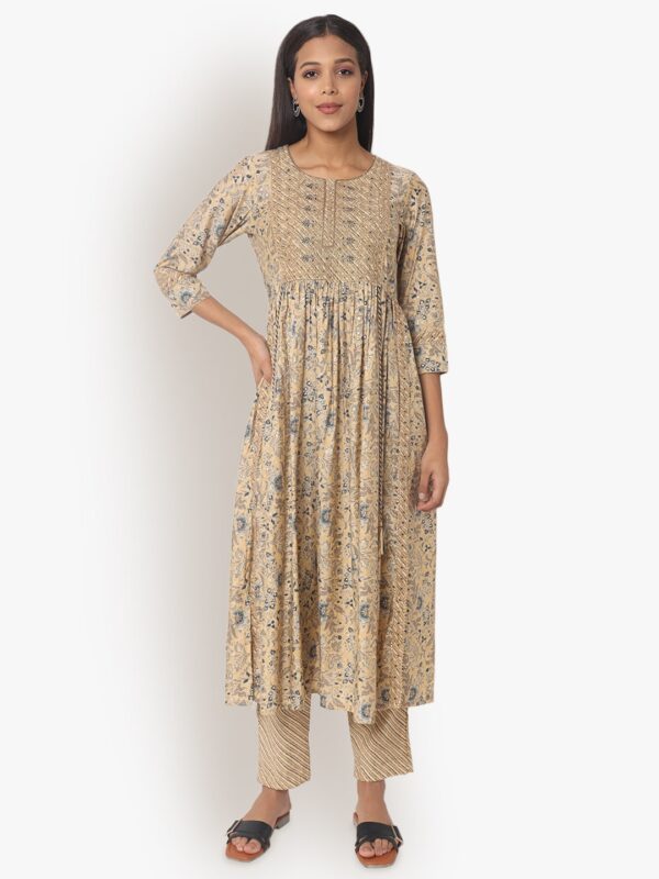 Heart Touching Golden Naira Cut Suit5