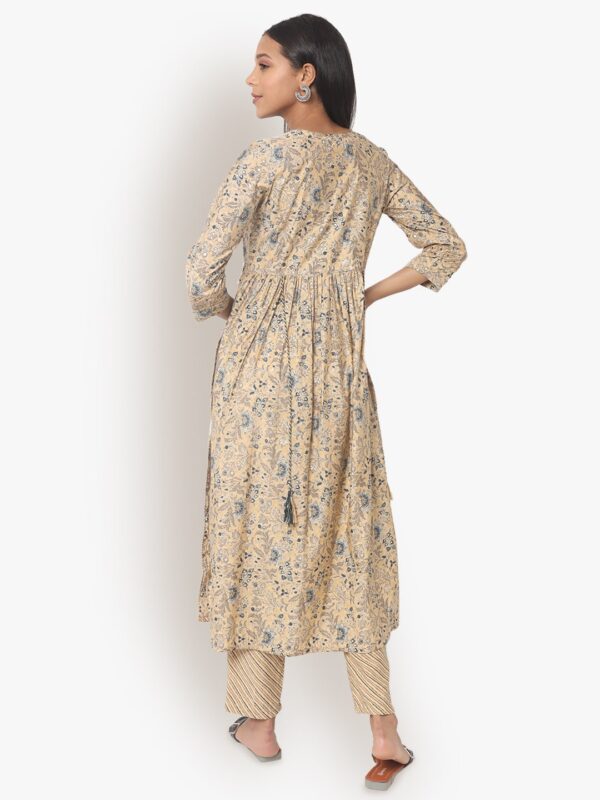 Heart Touching Golden Naira Cut Suit6