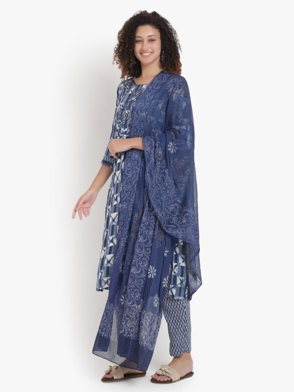 Casual Chic Blue Ladies Suit1.